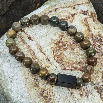 Týr – Erdbraun verschmolzenes Rot und Grün – Perlenarmband