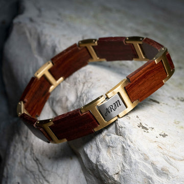 Initialen Armband voor Heren – Sandelhout & Goud Houten Armband