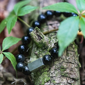 Glänzendes Perlenarmband aus „schwarzem Obsidian“ mit Grün-/Grautönen
