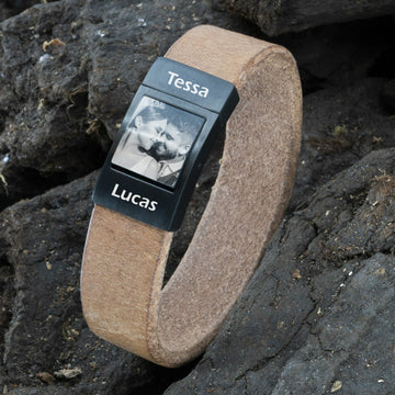 Fotoarmband met eigen Namen en Fotogravure - <b>Beige</b> leren Armband