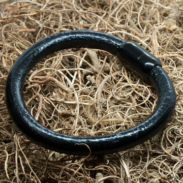 Viking Armband: Zwart leren ronde Finland editie