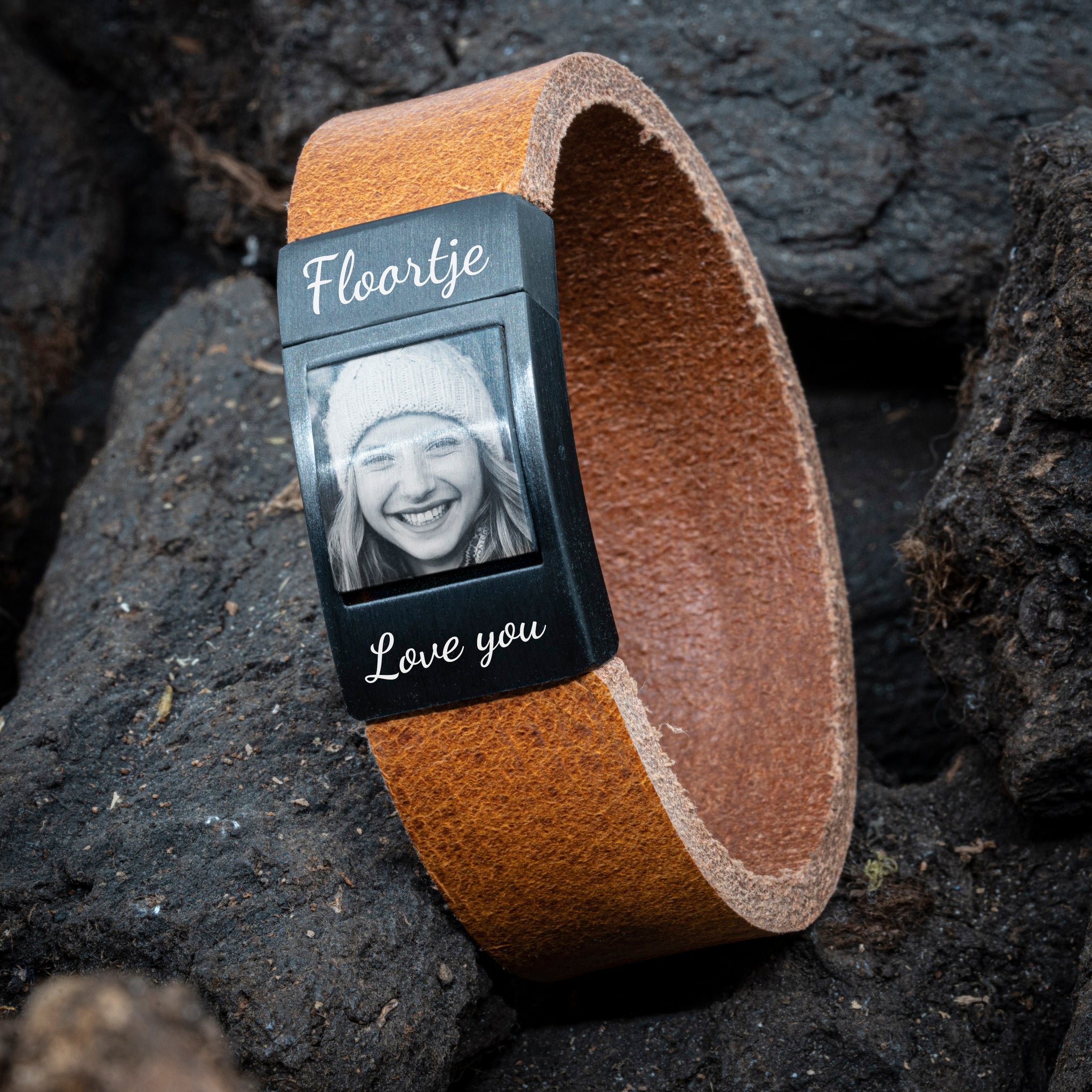 Herinner je Geliefde: Hoe een Foto Armband een Tastbare Herinnering Creëert