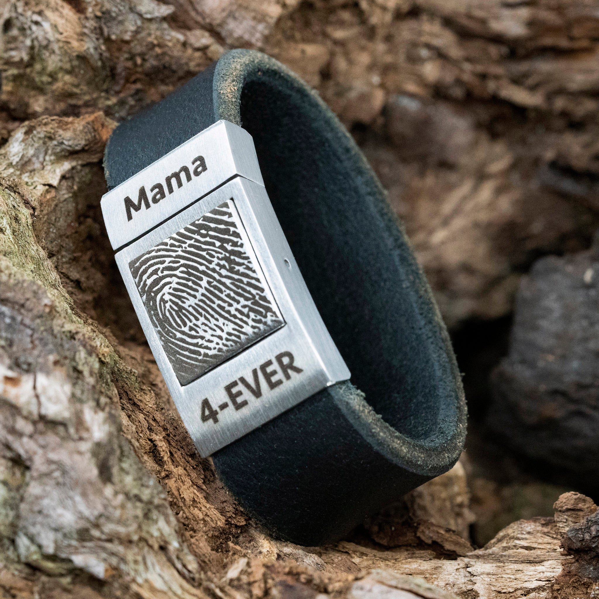 Armbanden met Vingerafdruk: Een Tijdloos Symbool van Dierbare Herinneringen