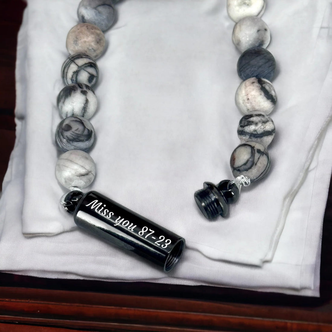 As-Armband kralen – Zwarte askamer | Eigen tekst