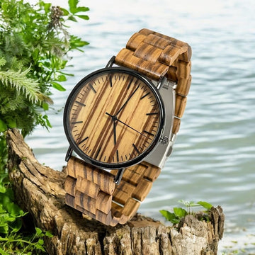 TimberWood Eclipse™ – Unisex Horloge van Zwart Metaal en Zebrahout