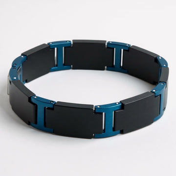 Titan Blue – Zwart Hout & Blauw RVS Armband met Gravure