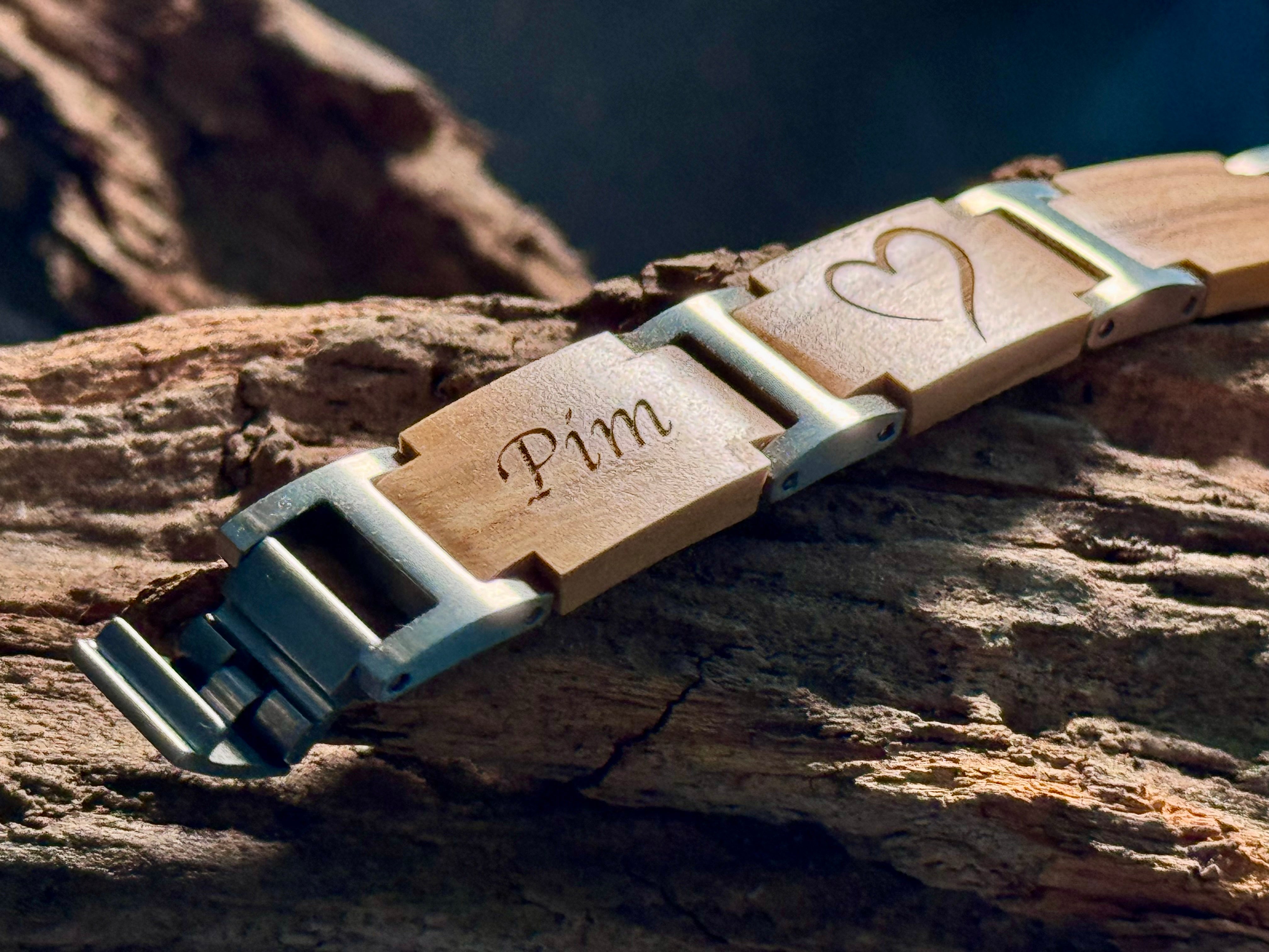 Titan Blue – Zwart Hout & Blauw RVS Armband met Gravure