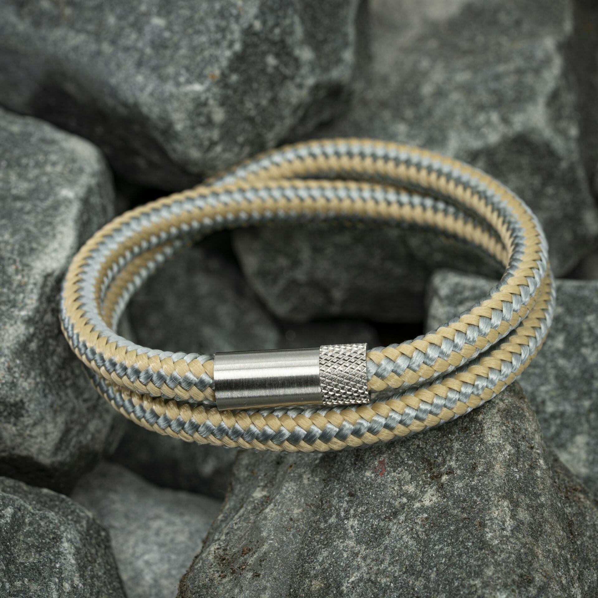 Navy™ Armband – Goudbruin & Grijs Touw