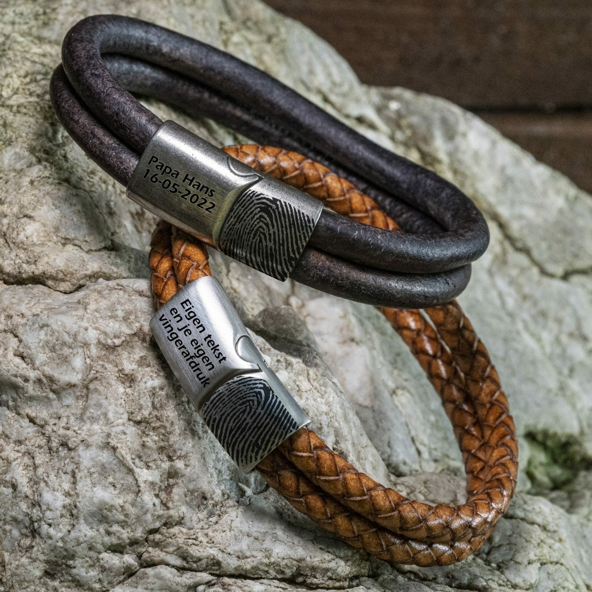 Dubbel gevlochten leren armband met gravure