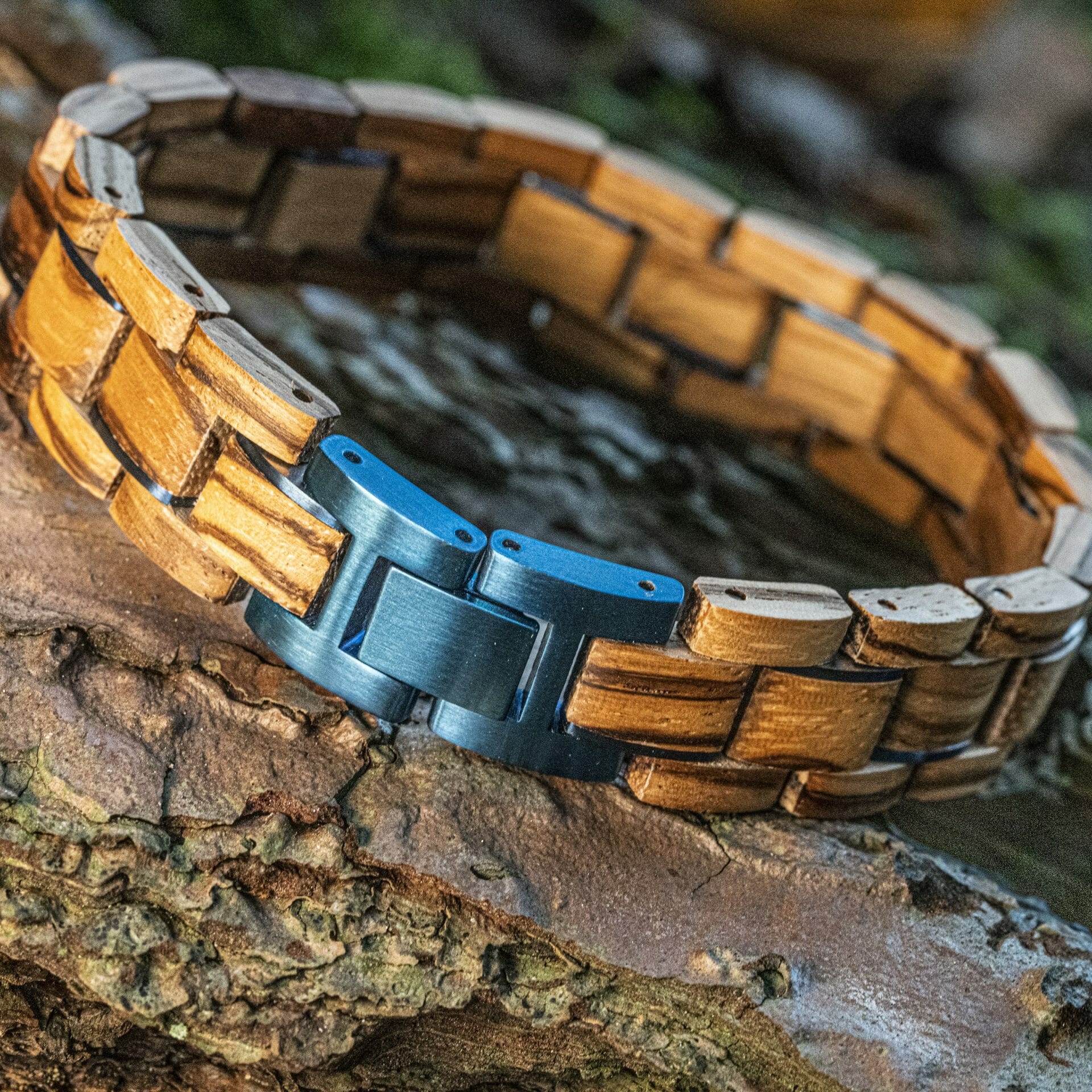 Tribe (Zebrano / Blauw) – Houten Armband