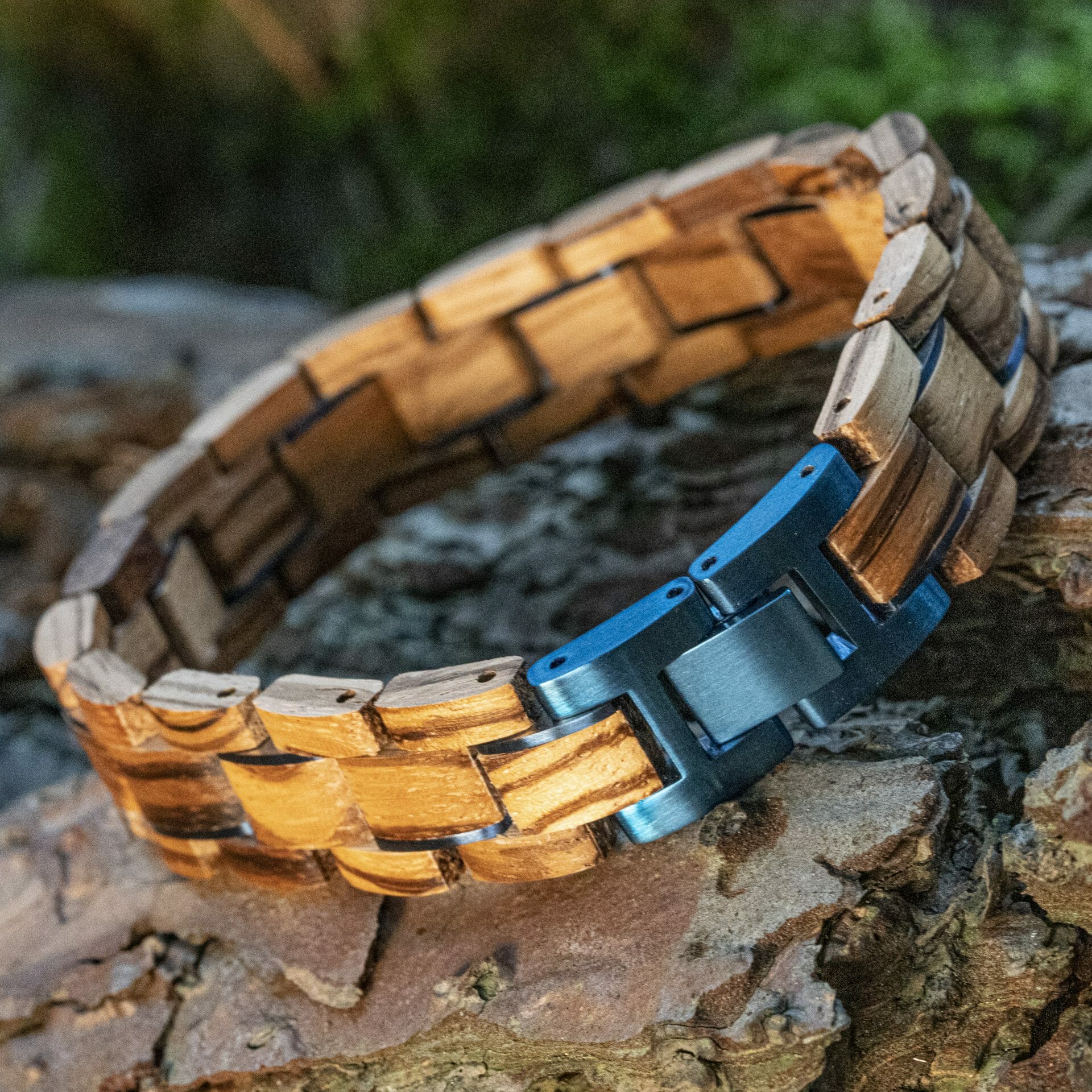 Tribe (Zebrano / Blauw) – Houten Armband