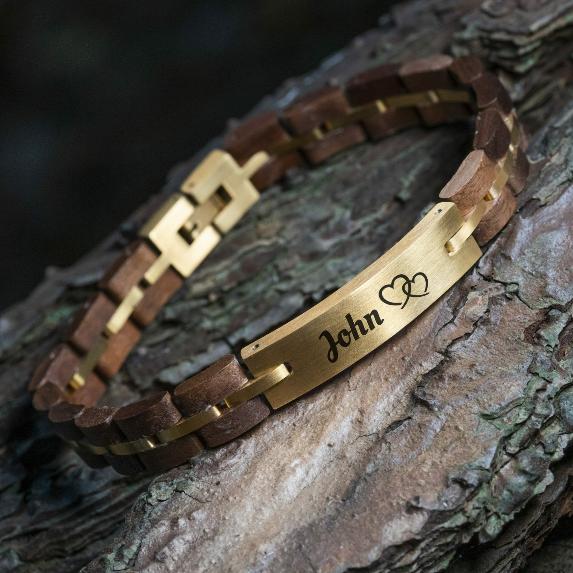 Naamgravure (Walnoot / goud) – Houten Armband