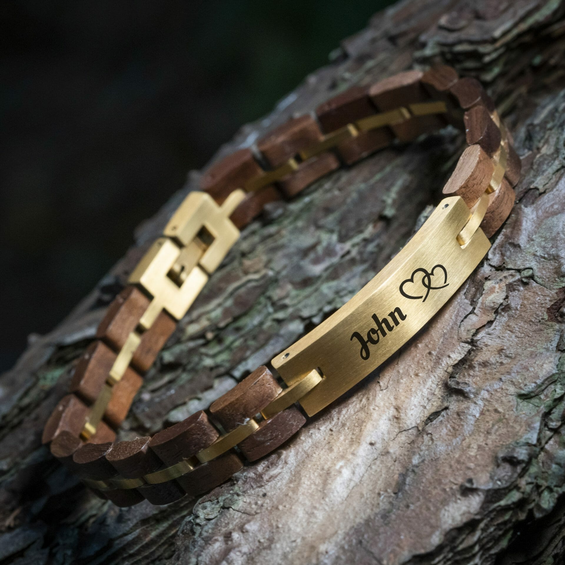 Naamgravure (Walnoot / goud) – Houten Armband