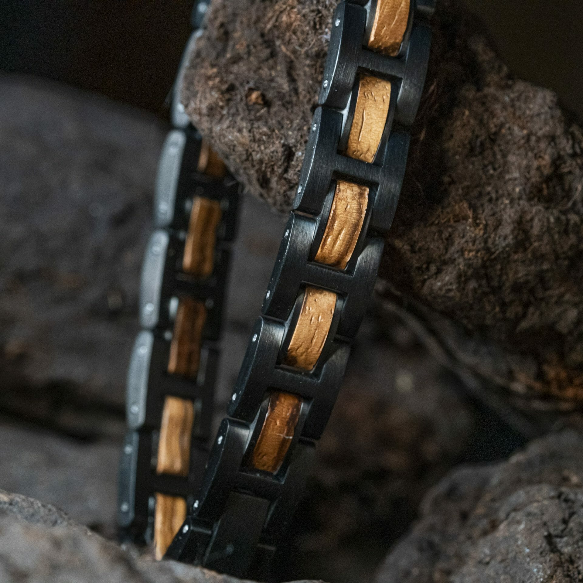 Matterhorn (Zebrano / Zwart) – Houten armband