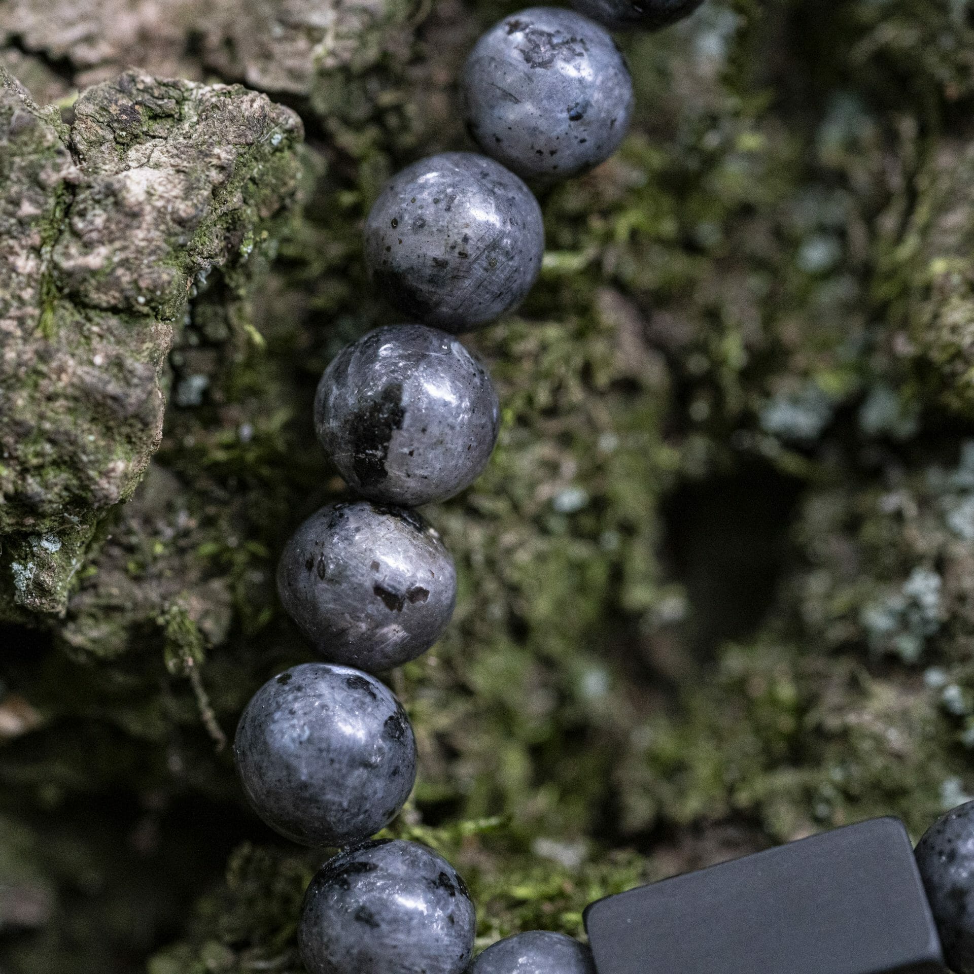 Vingerafdruk Zwarte Labradoriet – Natuurstenen kralen Armband