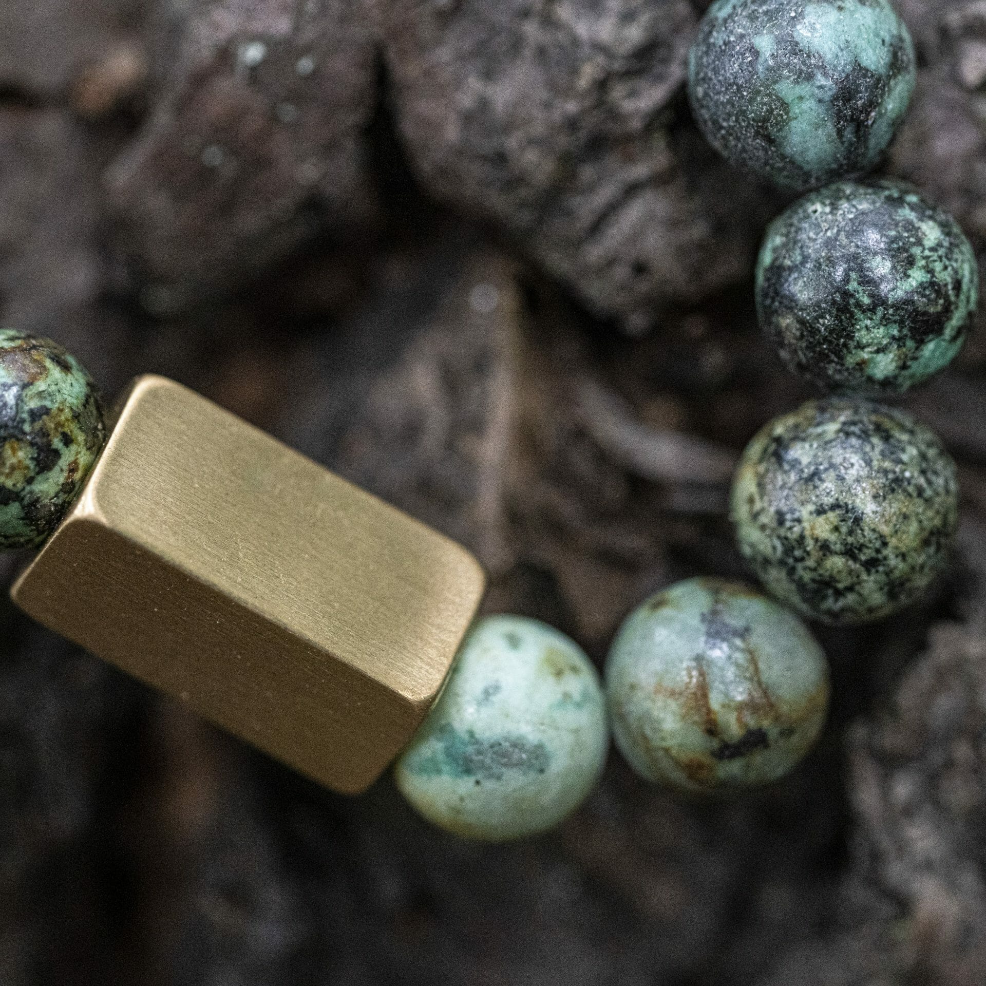 Afrikaanse Turquoise Goudkleurige kralen armband