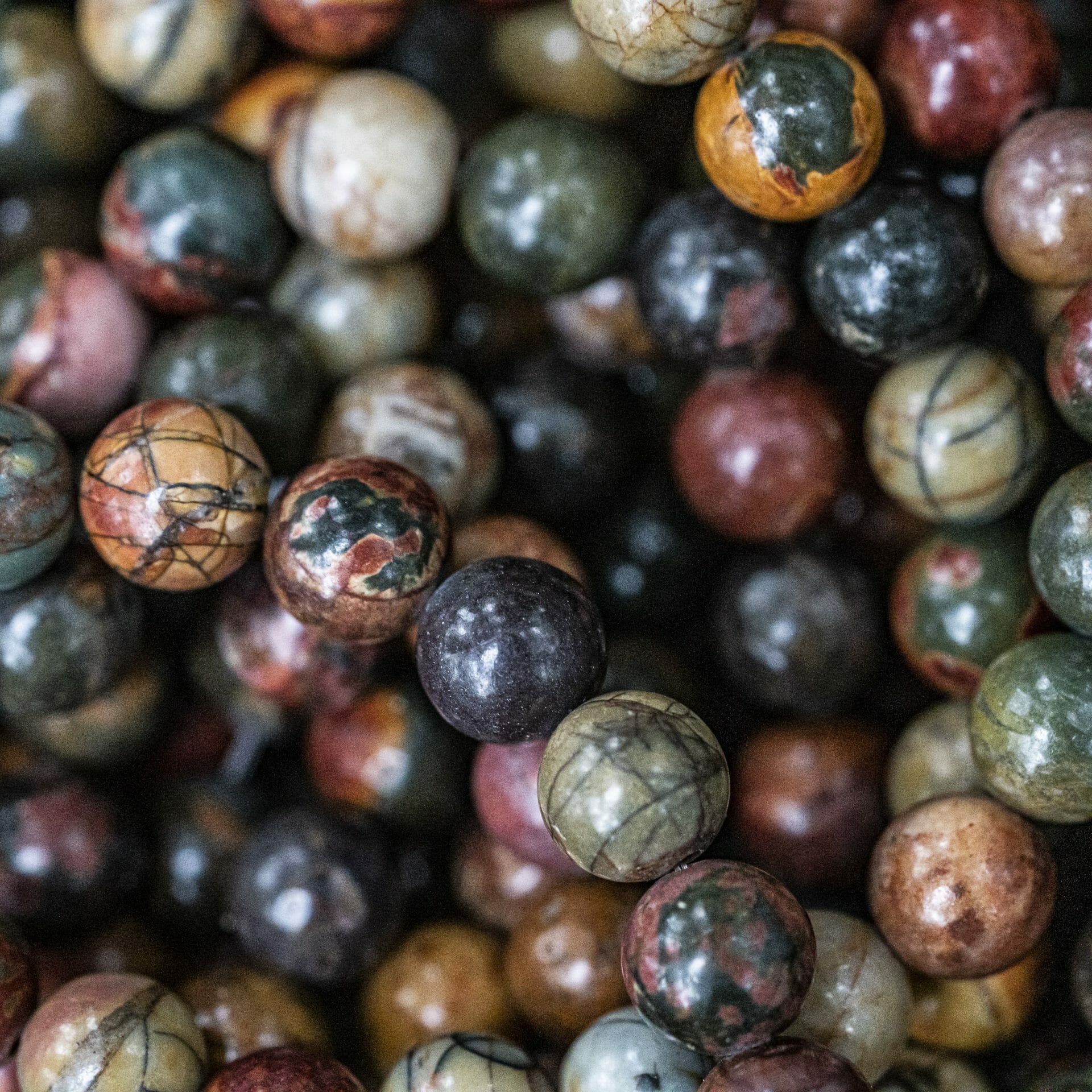 Picasso - Kleurrijke 8mm Jasper kralen armband