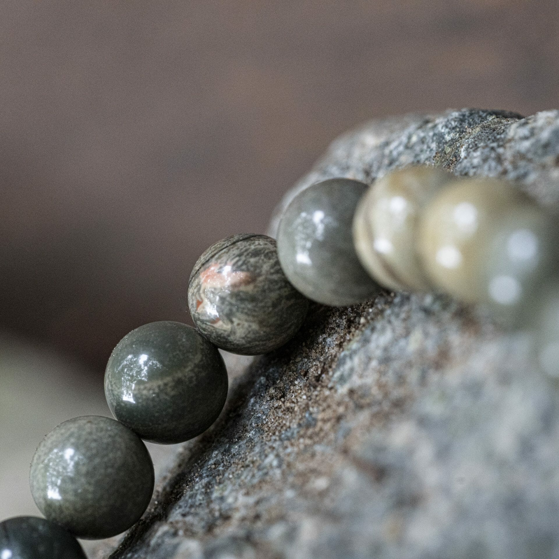 Natural Silver Leaf Jasper - Egyptische Kralen Armband