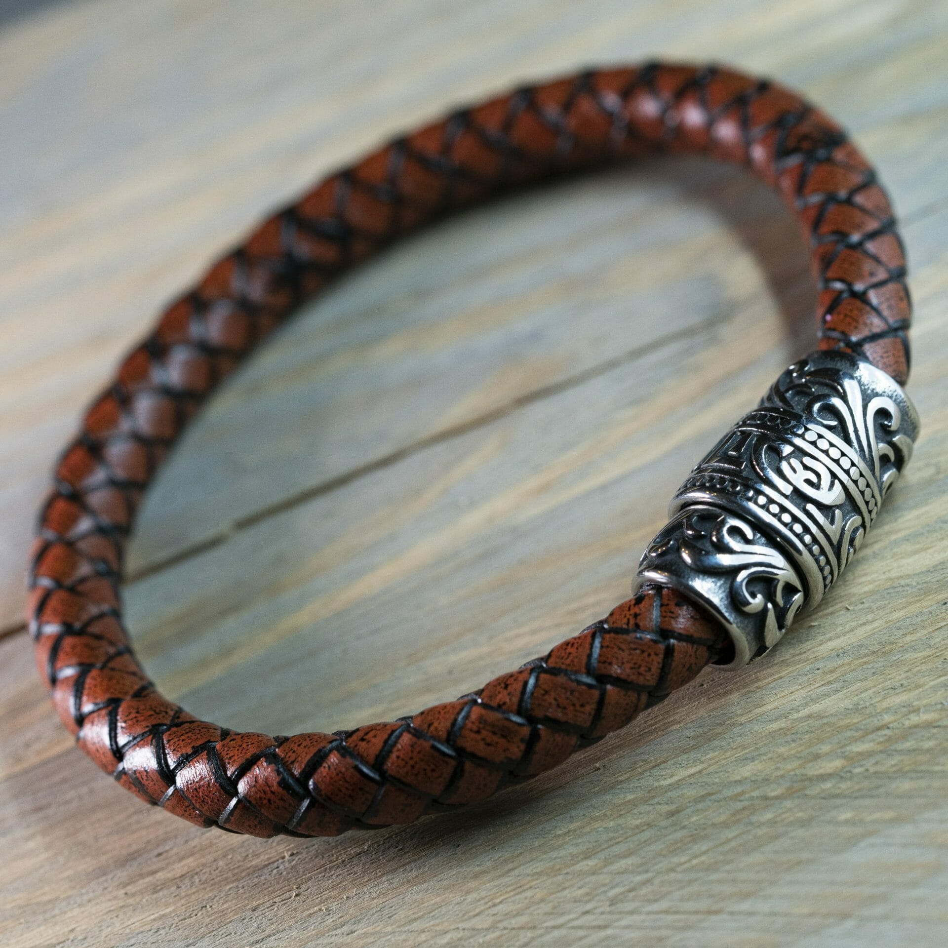 Rode Viking Armband – Robuust gevlochten leer 8mm