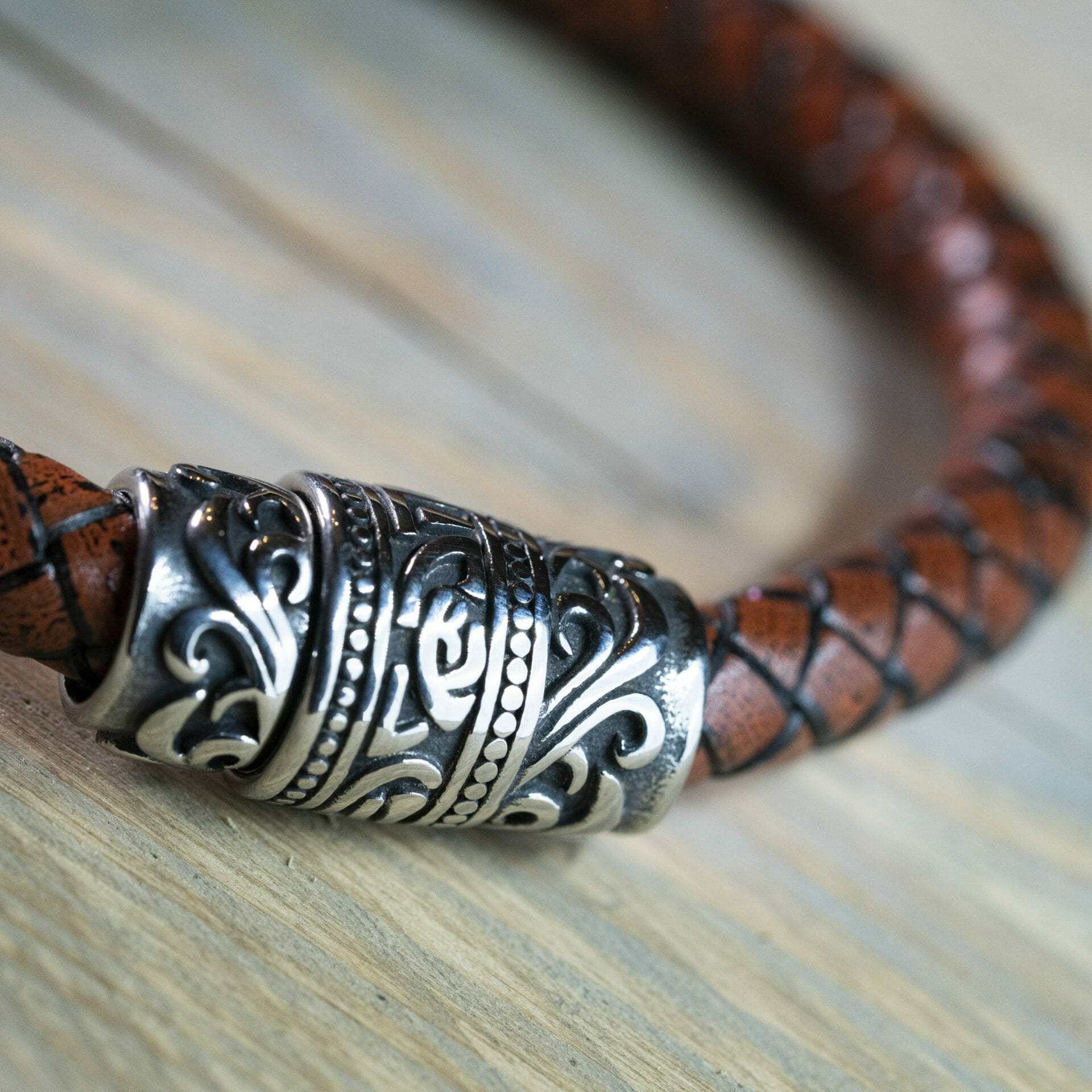 Rode Viking Armband – Robuust gevlochten leer 8mm