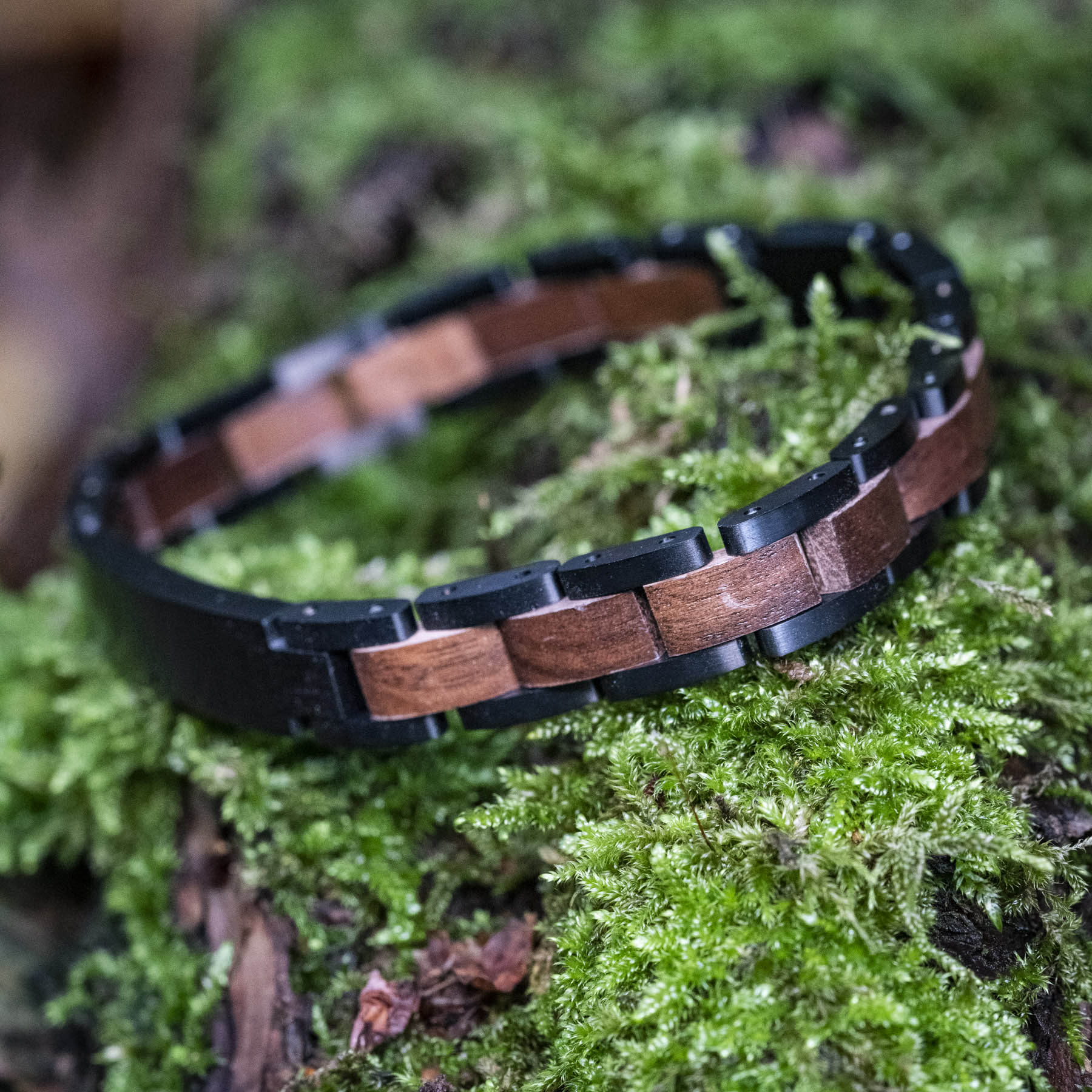 Small Love (TimberWood) - Zwarte houten armband