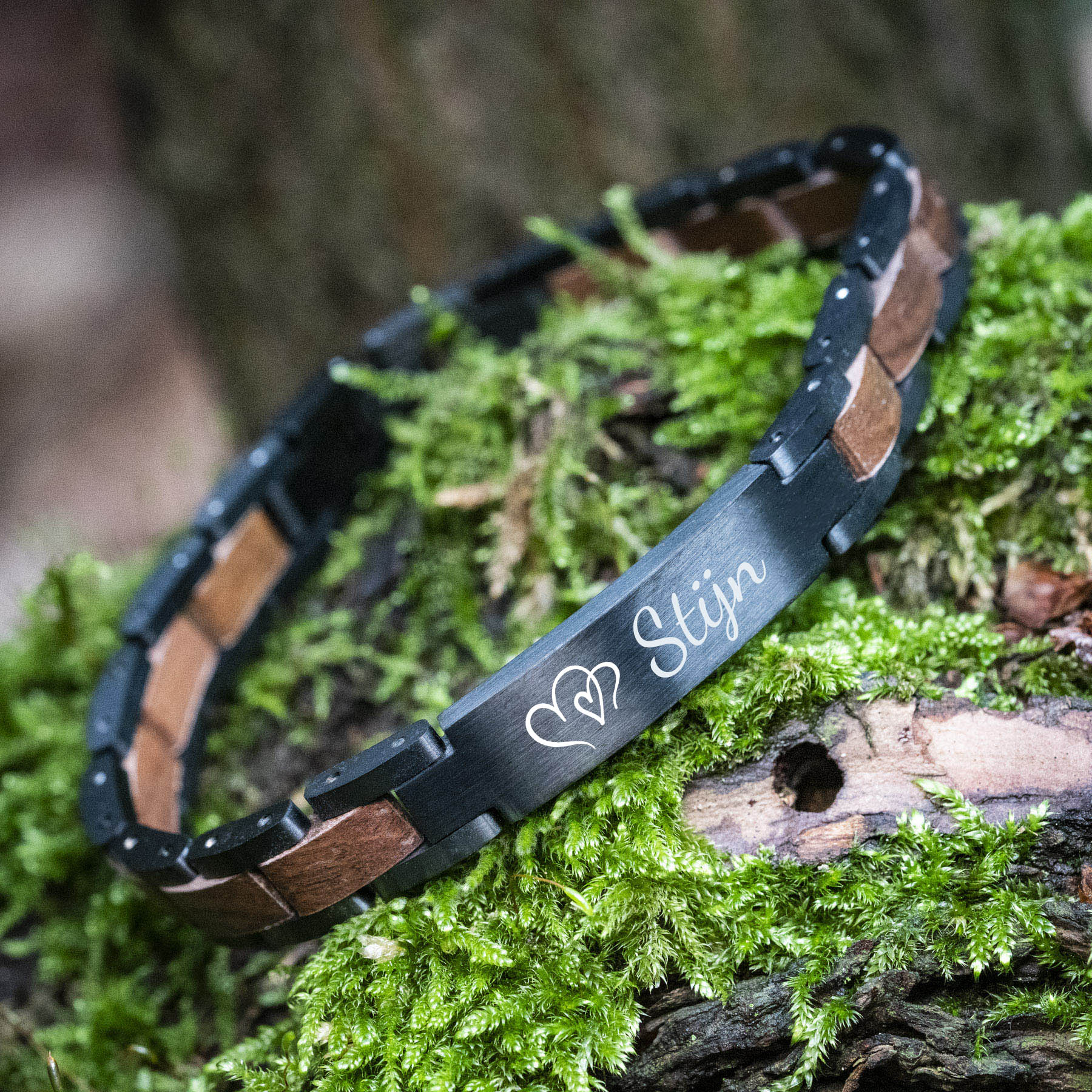 Small Love (TimberWood) - Zwarte houten armband