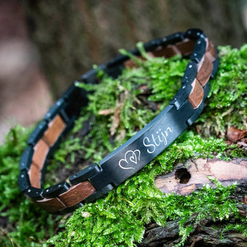 Small Love (TimberWood) - Zwarte houten armband